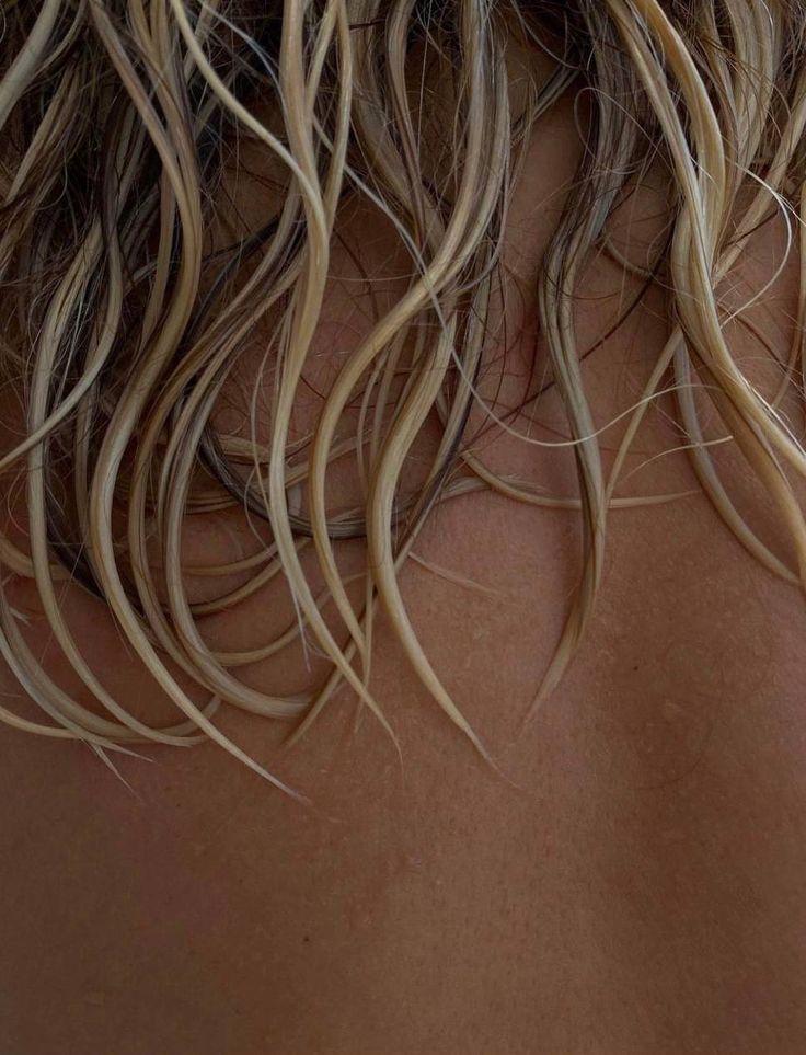 5 TIPS pour éviter les cheveux secs cet été